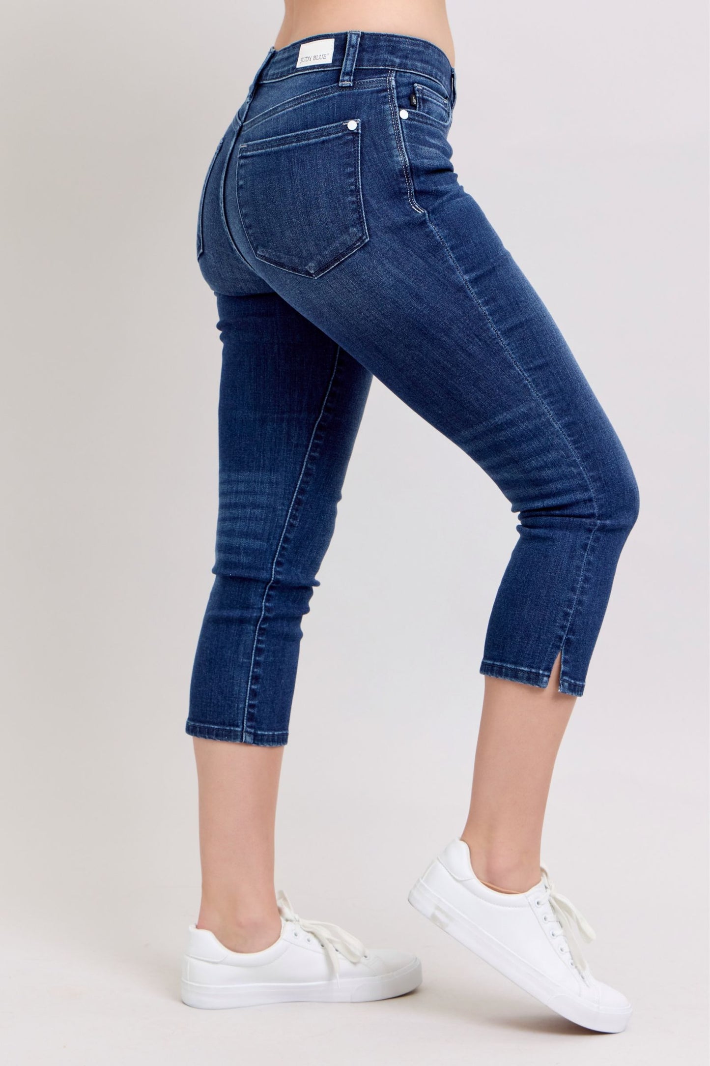 Judy blue capri mid rise jeans