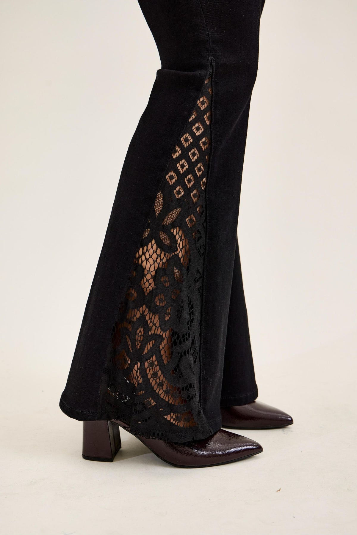 Lace, flare detail black midrise Judy blue jeans