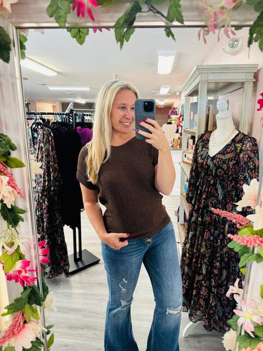 Short sleeve sweater